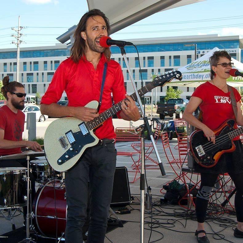 Meanwhile on @SouthGrandstl… the <a href="/FIREDOGstl/">FIRE DOG</a> concert at Ritz Park has been moved inside Steve’s due to rain. Stop in starting at 5:30!