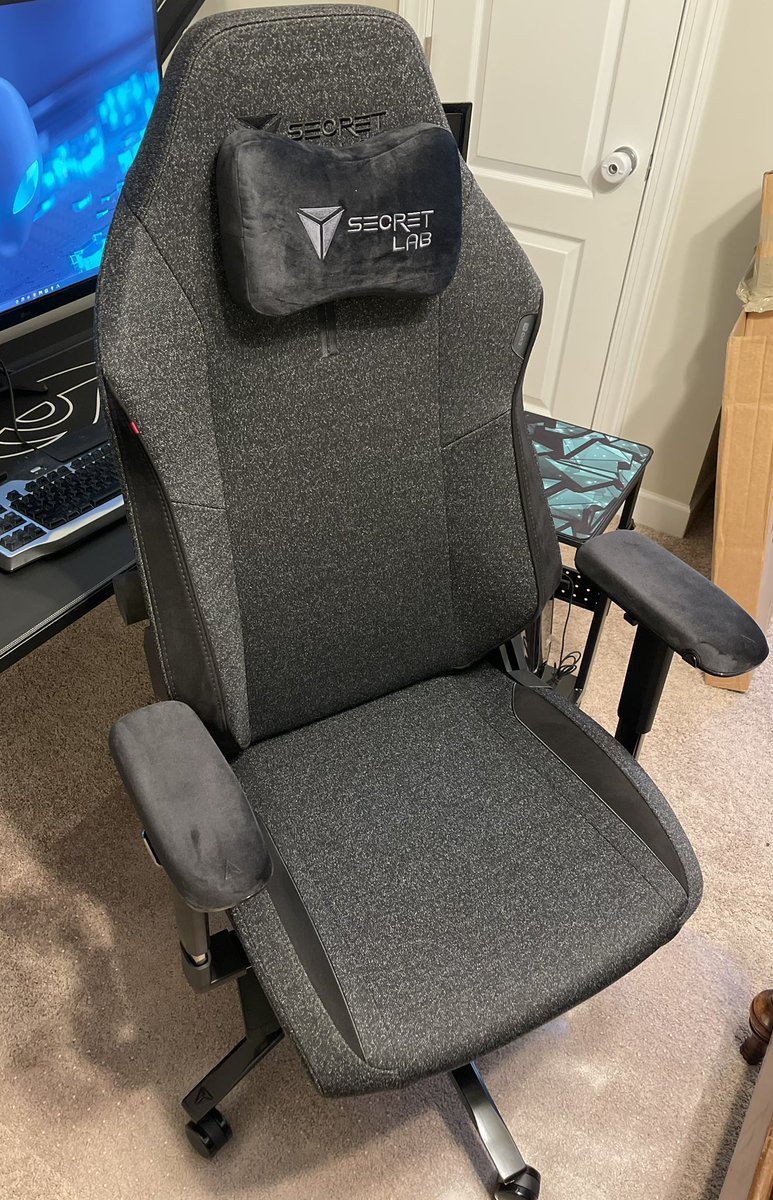 danibabanie's tweet photo. New chair.. who dis… #secretlab @secretlabchairs https://t.co/790dOT9mni
