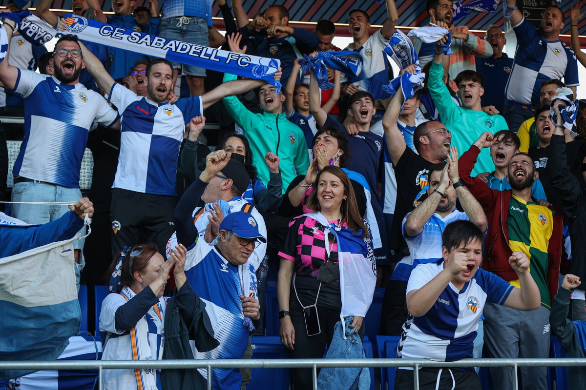 CESabadell's tweet photo. 🔥 EL DESPLAÇAMENT MÉS MASSIU DE LA TEMPORADA 🤩

💥 Més de 600 Arlequinats i dos autocars acompanyaran a l'equip al RCDE Stadium 🫶🏻

🤯 Sou la #BogeriaArlequinada! 👏🏻

💙 SOU EL SABADELL! 🤍 https://t.co/GG9raS5t5m