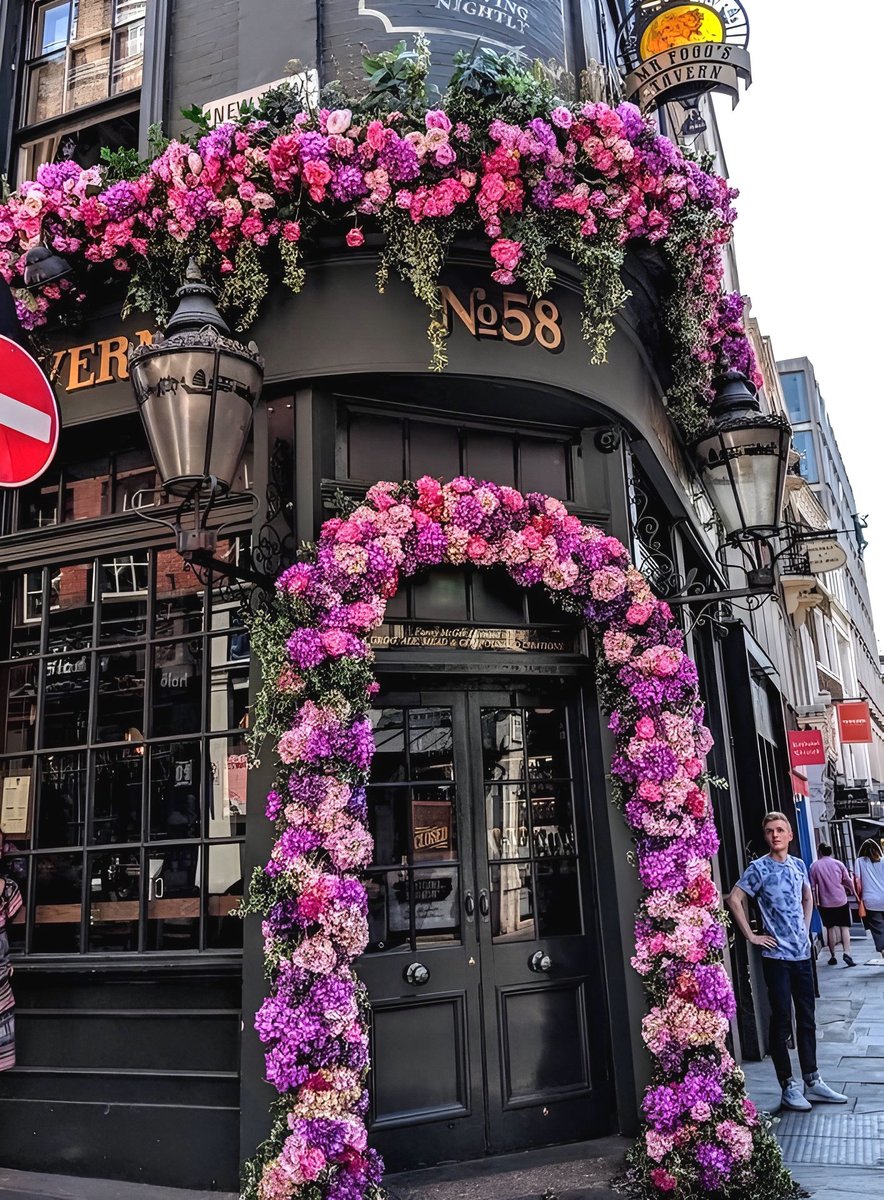 Mr. Fogg’s Tavern in London, England 🏴󠁧󠁢󠁥󠁮󠁧󠁿 
Photo by: People Places Things Blog