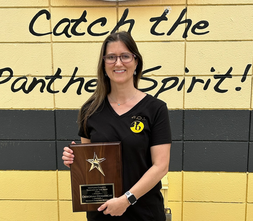 VenturaCOE's tweet photo. Congratulations to the 2023 Ventura County Teacher of the Year, Debbie Dogancay from Newbury Park High School! Learn more about her at https://t.co/KtxSvKfAwS @ConejoValleyUSD @NewburyParkHS https://t.co/n1UCmI4ndy