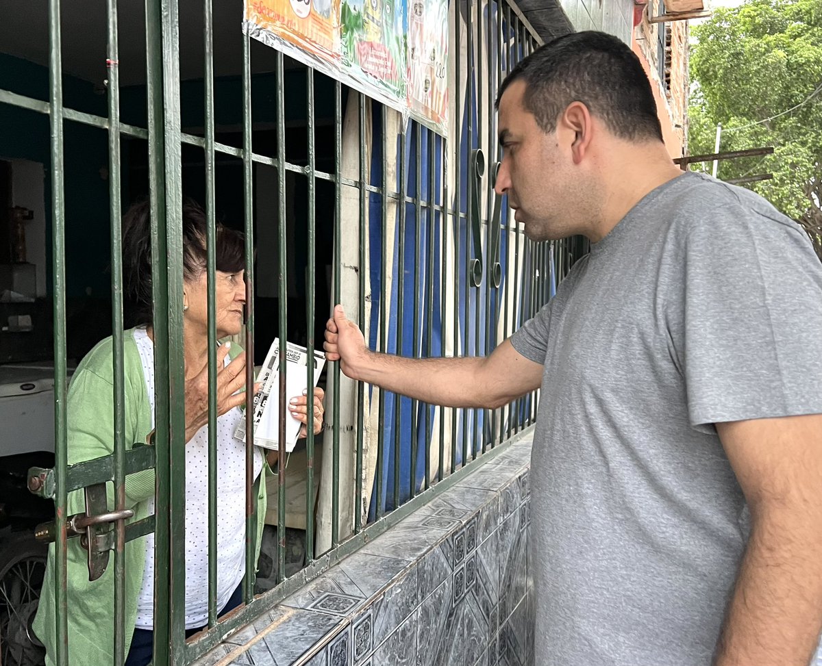 ARomanoNorri's tweet photo. En cada barrio, todo padre pide una oportunidad para su hijo.

Los jóvenes quieren una provincia con más oportunidades laborales y posibilidades de acceso a la vivienda. No quieren tener que irse. 

El 11/6 votá el cambio para Tucumán. 

#JuntosGanamos #HaciaAdelante #Lista820 https://t.co/9LedlnoTDl