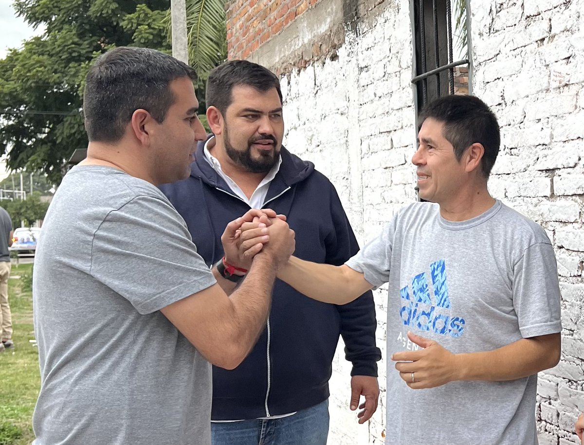 ARomanoNorri's tweet photo. En cada barrio, todo padre pide una oportunidad para su hijo.

Los jóvenes quieren una provincia con más oportunidades laborales y posibilidades de acceso a la vivienda. No quieren tener que irse. 

El 11/6 votá el cambio para Tucumán. 

#JuntosGanamos #HaciaAdelante #Lista820 https://t.co/9LedlnoTDl