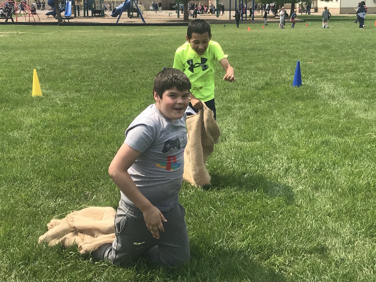 luv2tchwin's tweet photo. Great day for field day! #4thgradelife #LakerProud https://t.co/6lrgzmM4mV