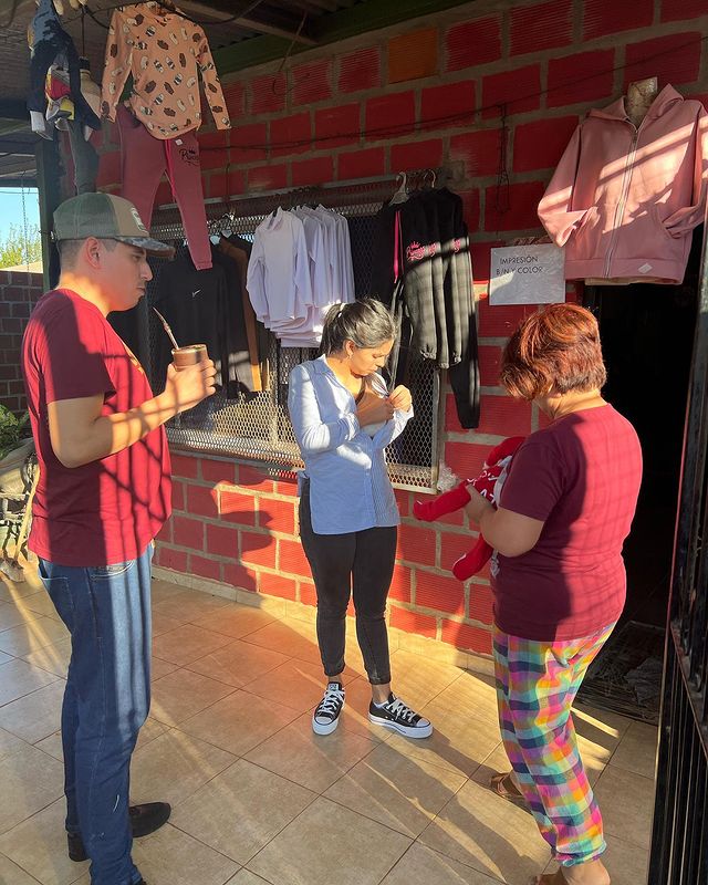 Hoy en nuestra recorrida nos acompaño nuestro príncipe Dante 🤴🏻 

Gracias Cristina por recibirnos con tanto cariño !!!

#FrenteRenovadorDeLaConcordia 
#HagamosQueLoBuenoCrezca