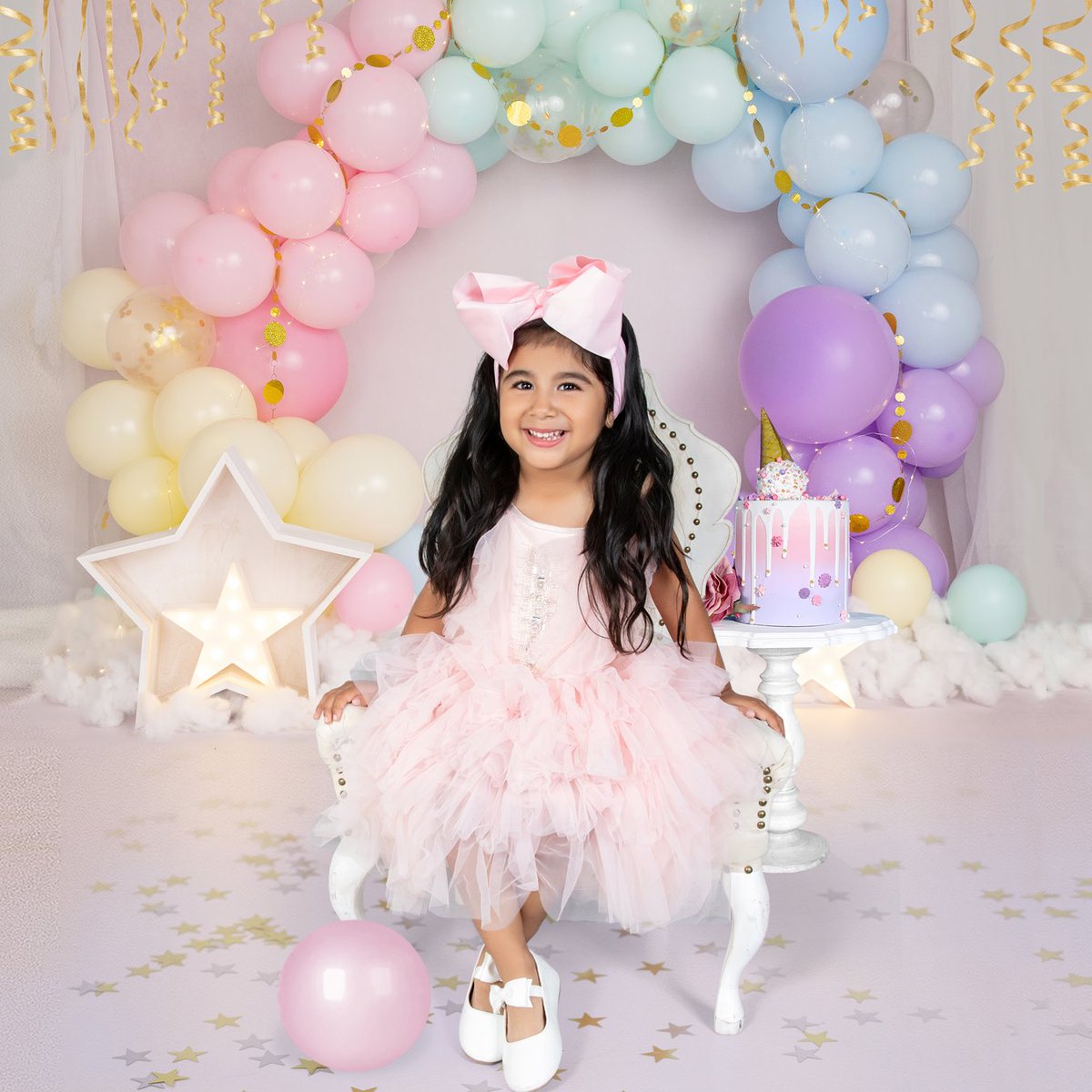 #HBD! 🪅 Annual birthday shoot. Hold these memories forever. Book your session TODAY. We offer costumes for kiddos up to size 10. 🎀
.
#PhotographyStudio #ProfessionalPhotographers #BirthdayPhotoshoot #GlendalePhotography #LaHabraPhotography #StudioPhotographer