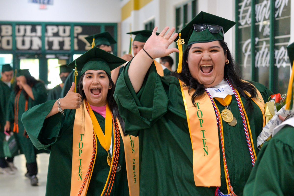 lyfordcisd's tweet photo. Senior Walk 2023! 🎓🎓
Seniors took a walk down memory lane today, visiting Lyford Elementary, Lyford Middle School, and Central Office!
Graduation Day is exactly one week away!
#GreatThingsHappenHere💚💛🐾 https://t.co/dSybxBJXHr