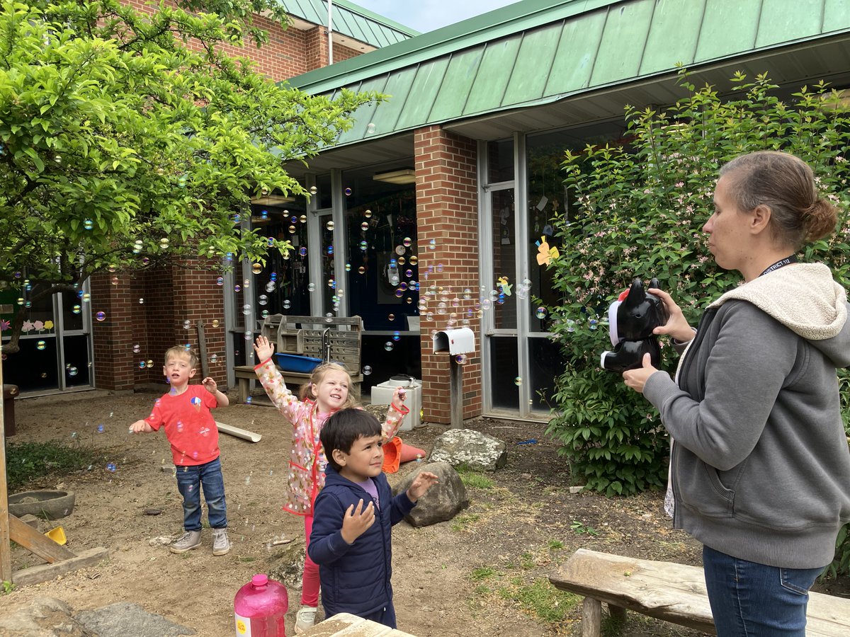 MrsVesaM's tweet photo. Bubbles, bubbles in the air! #112teachers #112leads @GreenBaySchool https://t.co/DQv2y0zVlR