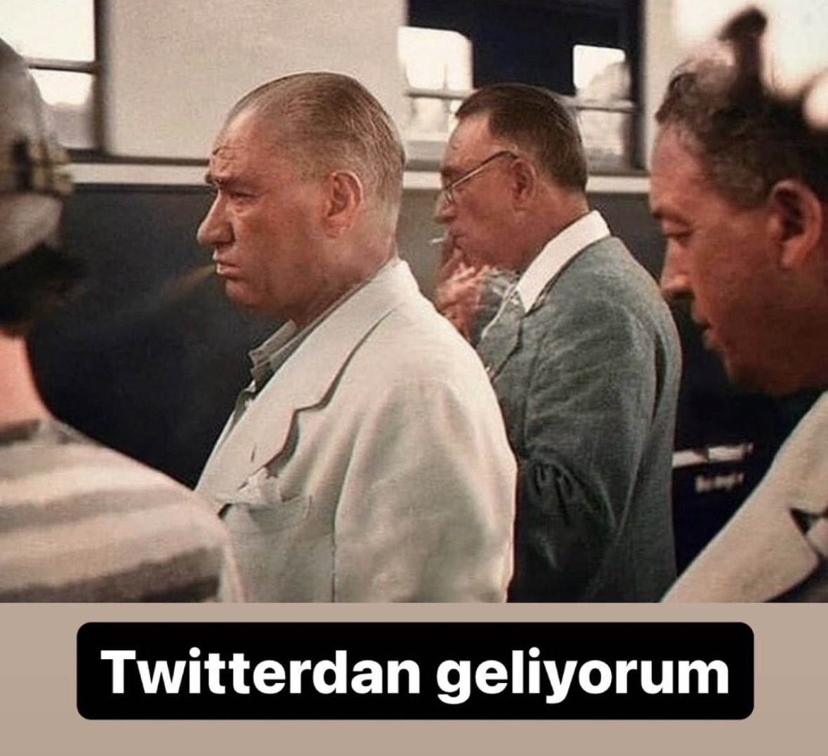 YaseminLinam's tweet photo. Yine düştük mü Twitter ‘a https://t.co/uwZyzzTXG3
