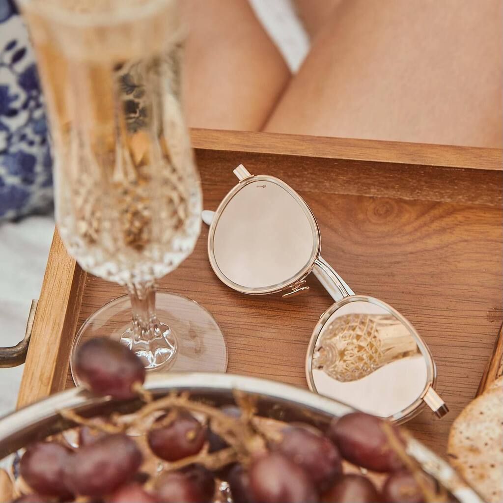#WeekendMood 🥂✨

🕶️ : The Dryden in Glacier with 18k Rose Gold featuring 18k Rose Gold Mirrored Lenses instagr.am/p/CscKVwtyez3/