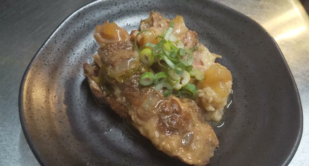 おはようございます☔
武蔵野うどんあっとんです☺
5/20本日の暖かいおうどんは
●鶏レモン塩うどん
本日の小丼は
●プルゴギ丼
●牛すじとなすのトマト煮丼です。
豚バラ軟骨柔らか煮ご用意してます。
夕方は5時半からです。
今日も一日よろしくお願い致します☺🤗