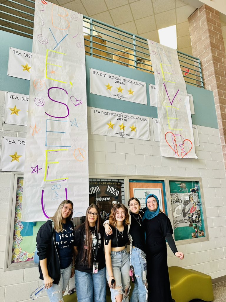 Go confidently in the directions of your dreams! Aim high Class of 2023- My Neuroscience students! Mrs. De Leon is always here to support and cheer you on! Love y’all! ❤️🎓 #NTOProud