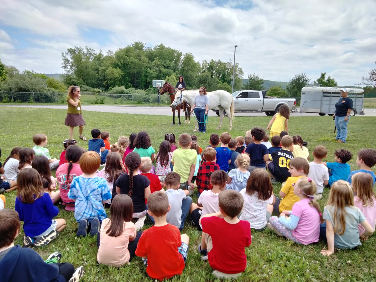 Kindergarten got some very special visitors today 🤩🐎 <a href="/PFESPumas/">Prices Fork Elem</a>