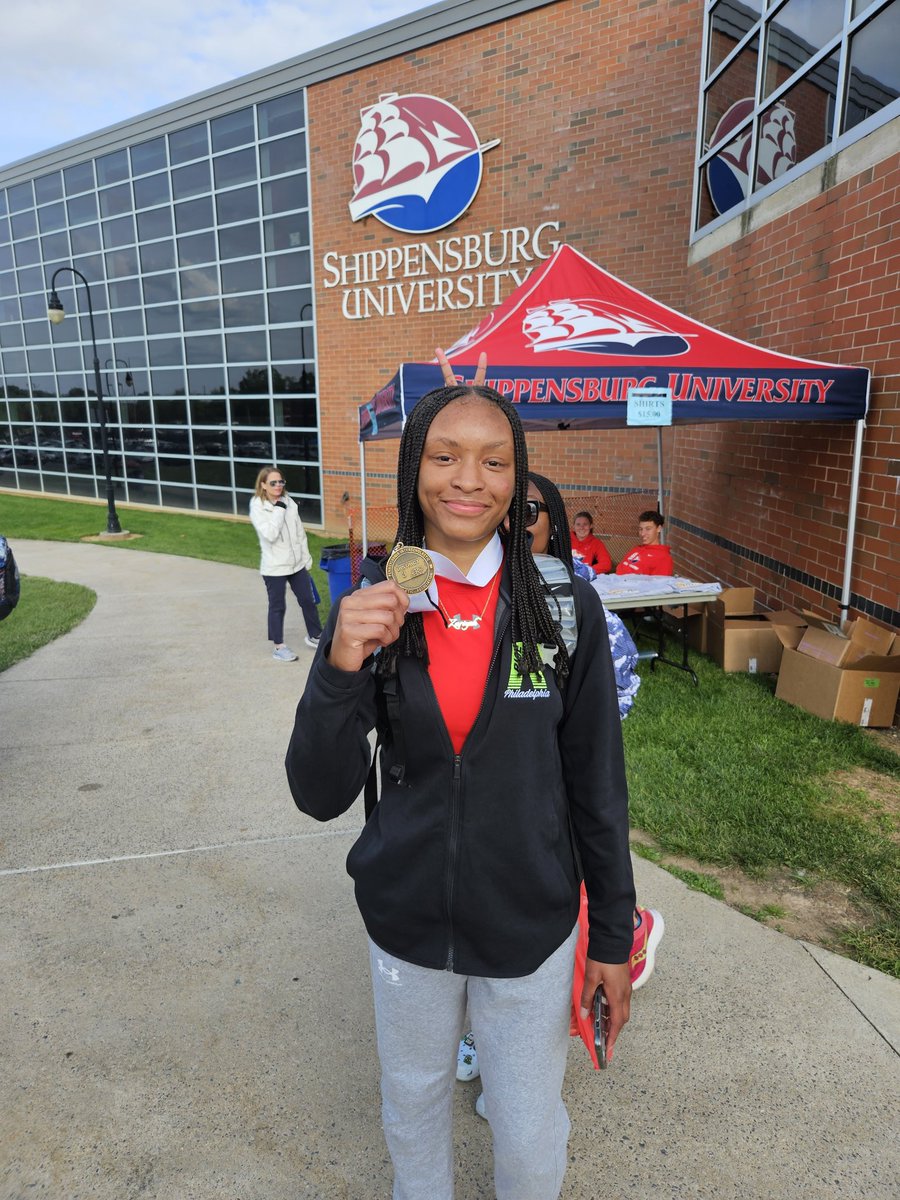 Zariyah Whigham grabs a 3rd place medal in Triple Jump with a leap of 37' 1.75"! This improves her school record again!🔥🔥🔥
On to States! Go Cedars!!!🌲🌲🌲
