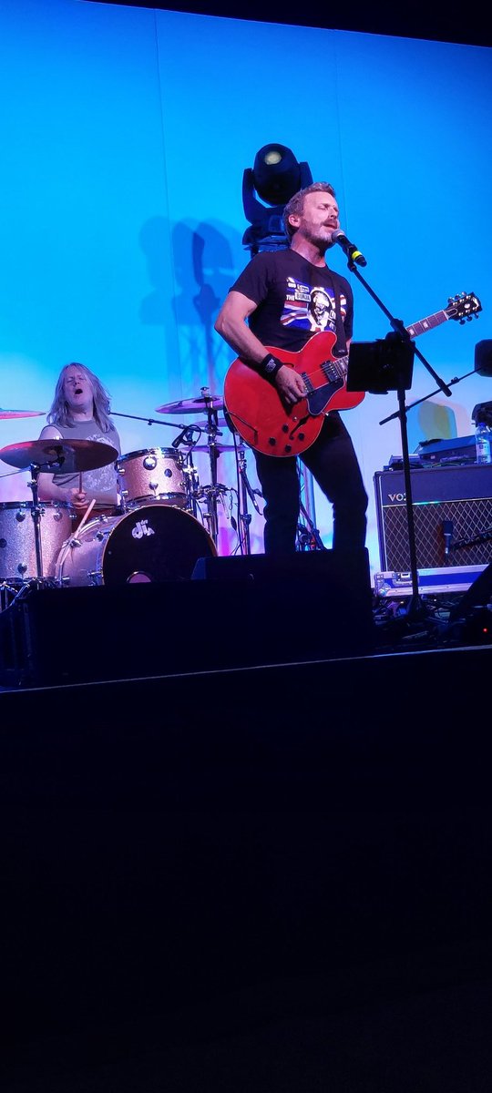 dtastic66's tweet photo. Great gig by Louden Swain tonight at Basingstoke Comicon 🙌 #basingstokecomiccon #loudenswain https://t.co/LksbcW7Bmx