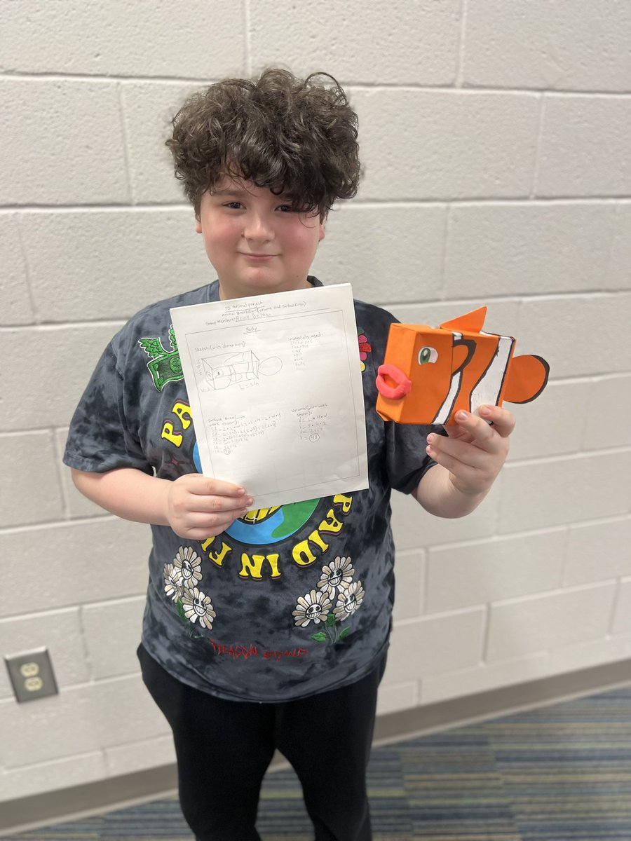 HaileyCGoodwin's tweet photo. Animal projects are starting to trickle in and I am so excited!!
This student created a clownfish then measured the 3D figures to calculate the surface area.
#Lex1Math #LakesideMiddleMath https://t.co/3pOdbxgv4d