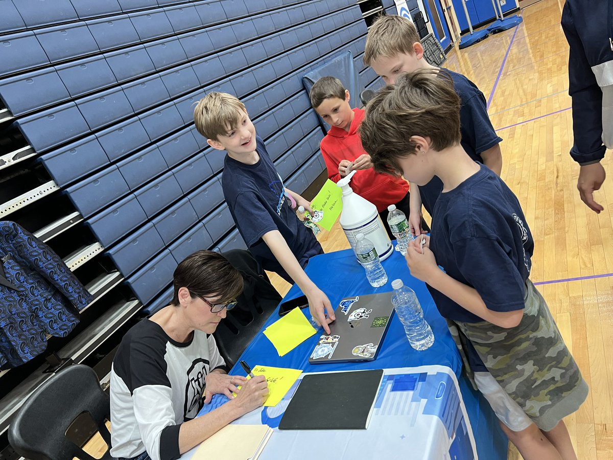 ESMTechTeam's tweet photo. Our youngest “hackers” came to see what the HS Hackathon is all about. Ss even got Melora’s autograph! @esm_csd @kid_OYO #sharktech @EES_STEAM @DAS__STEAM https://t.co/sPmlQAzyJA