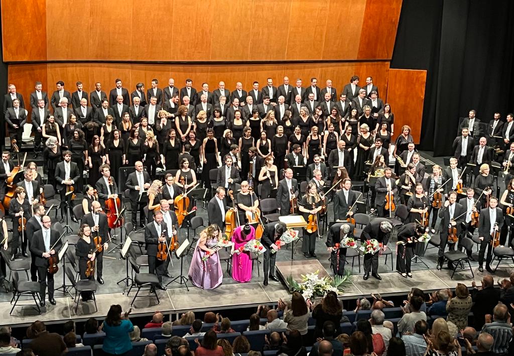 Así finalizábamos el primer concierto centrado en la 'Novena' de Beethoven, a cargo de la Orquesta Sinfónica de la Región de Murcia <a href="/OSRMurcia/">Orquesta Sinfónica de la Región de Murcia</a> y el Coro Nacional de España, con los solistas Berna Perles, Cristina Faus, José Luis Sola y David Menéndez.

¡Gracias, <a href="/AuditorioIEA/">Auditorio de Águilas</a>! 👏