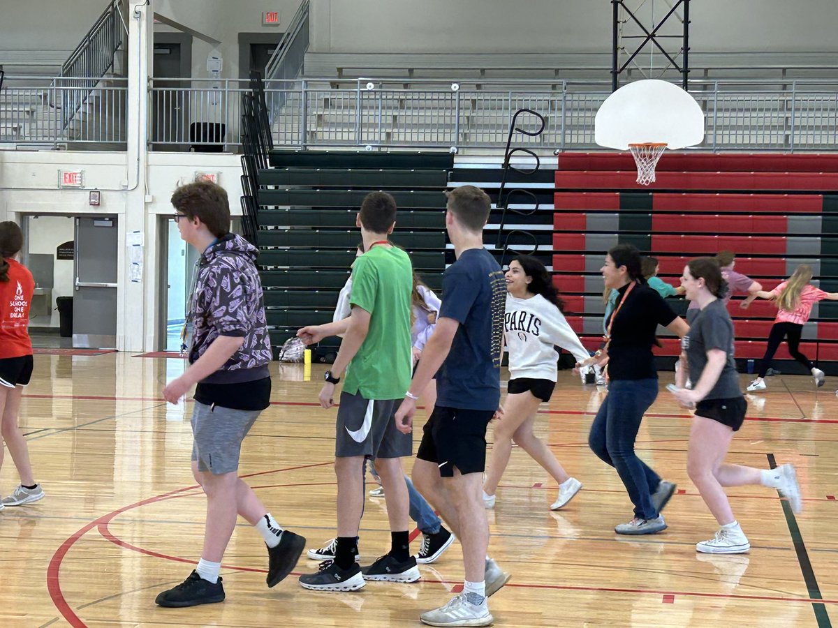 LPHS_Link_Crew's tweet image. #LinkLeaders took their first steps toward welcoming the #ClassOf2027 today! These Leaders gave up the very first afternoon of summer vacation to make sure next year’s incoming class has a great Cavalier experience! If you know a #LinkLeader give them some love today!