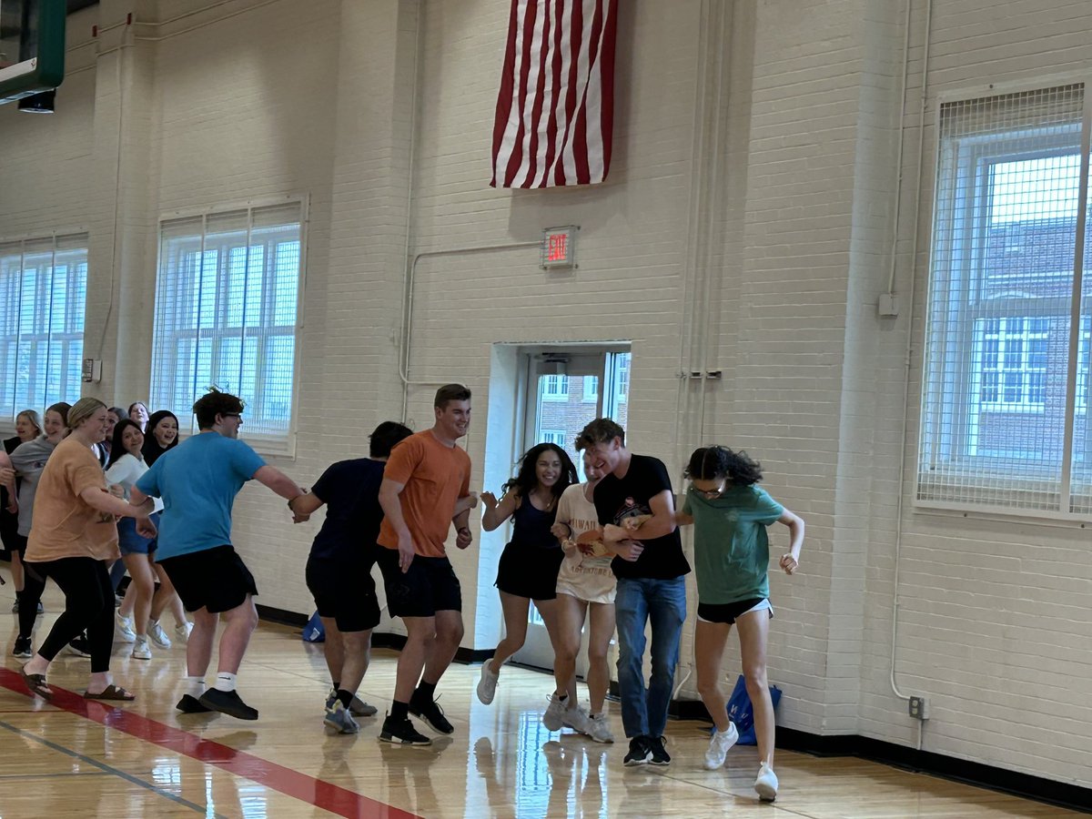 LPHS_Link_Crew's tweet image. #LinkLeaders took their first steps toward welcoming the #ClassOf2027 today! These Leaders gave up the very first afternoon of summer vacation to make sure next year’s incoming class has a great Cavalier experience! If you know a #LinkLeader give them some love today!