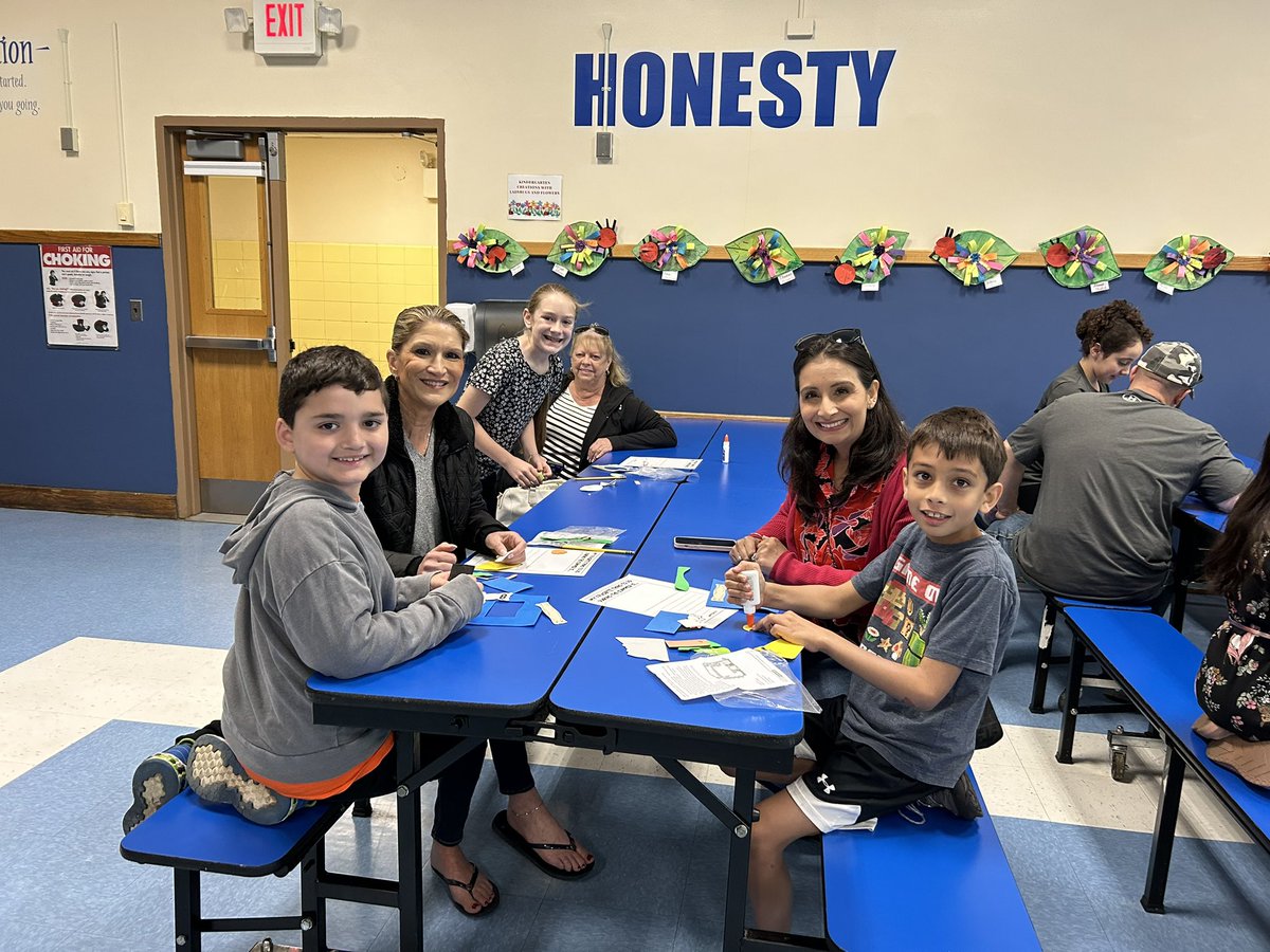MrsBradyCCS's tweet photo. What a day! The Slime Bar was a huge success. Thank you to the class moms for organizing a fun filled day! 💙💛 https://t.co/PBO5hsXrNK
