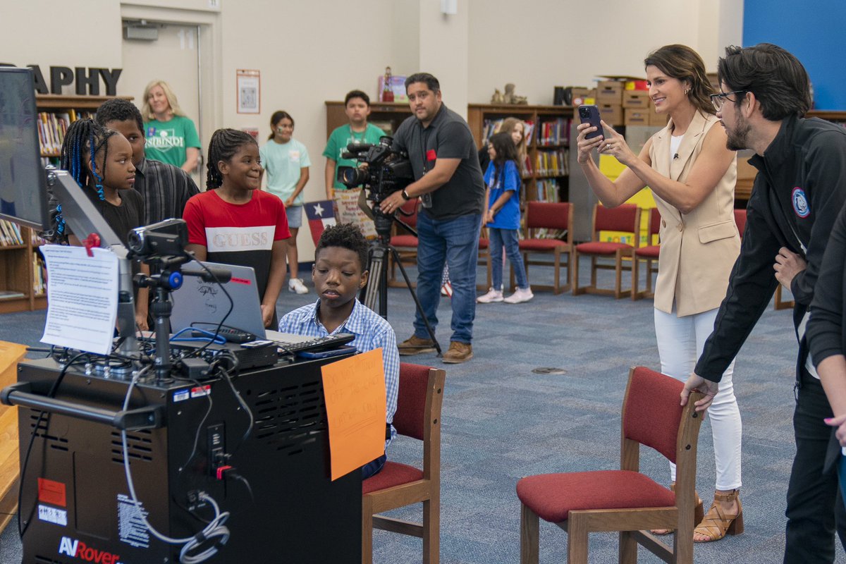 RangeElementary's tweet image. What an amazing day! Shannon Murray, with Fox 4 News, visited our News Crew,  and joined in on the house assembly shenanigans. We had such a great time! We get to do this job! 💕@mesquiteisdtx @GoodDayFox4 @ShannonMFox4