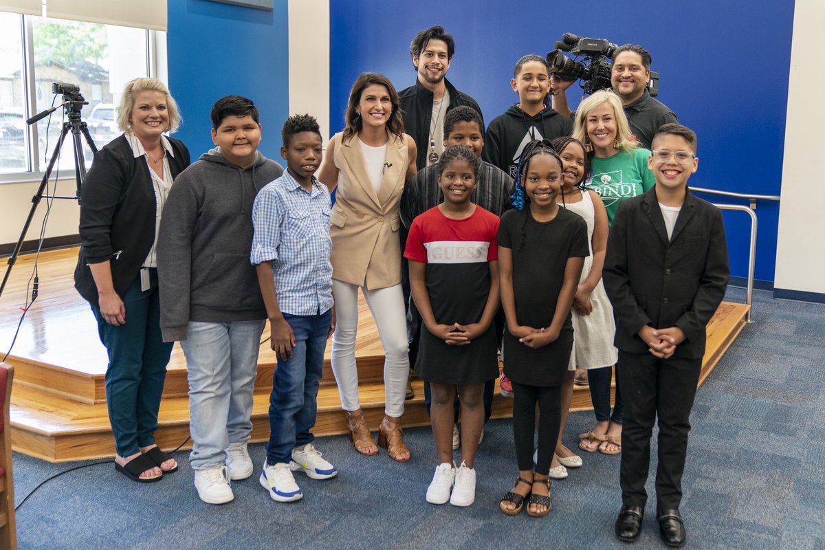 RangeElementary's tweet image. What an amazing day! Shannon Murray, with Fox 4 News, visited our News Crew,  and joined in on the house assembly shenanigans. We had such a great time! We get to do this job! 💕@mesquiteisdtx @GoodDayFox4 @ShannonMFox4