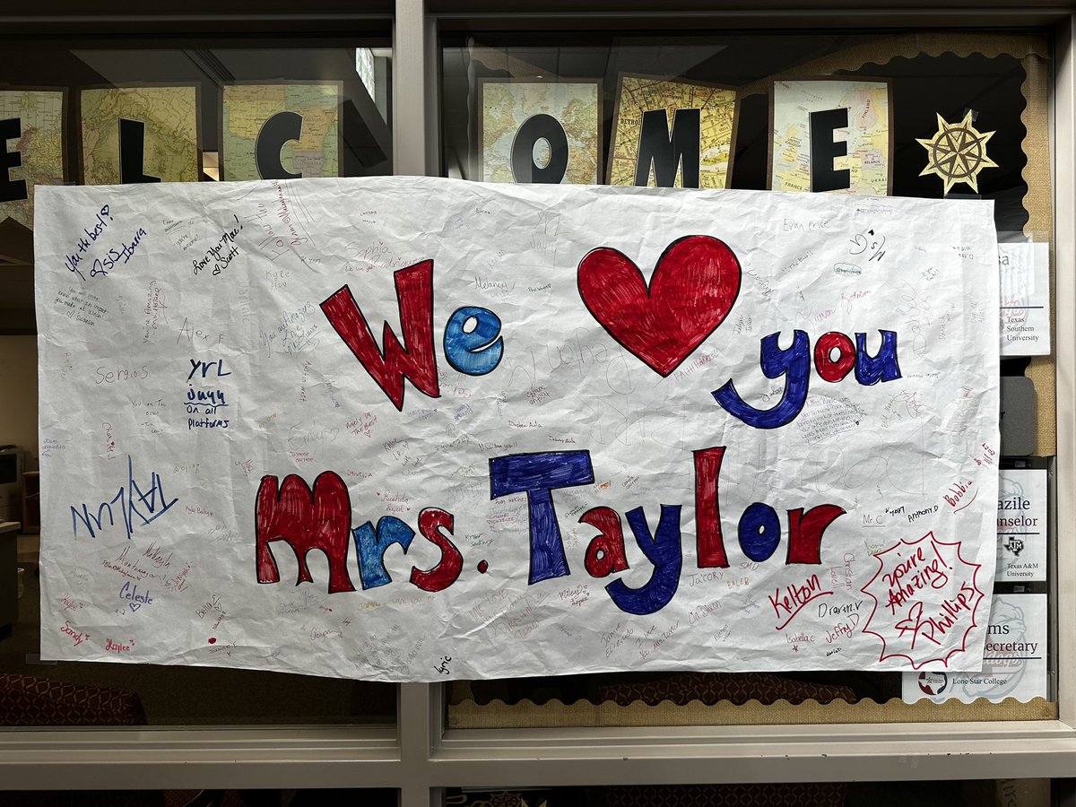 desireerl78's tweet photo. Don’t mind us….just some 8th grade staff & students making a “love deposit” for The Amazing @clarissa0706 ….her LeadHerShip knows no bounds and she does it all with that “Taylor Smile” @UlrichKISD is privileged to have her!💙❤️ #ourAP https://t.co/7B2TXLbkCL