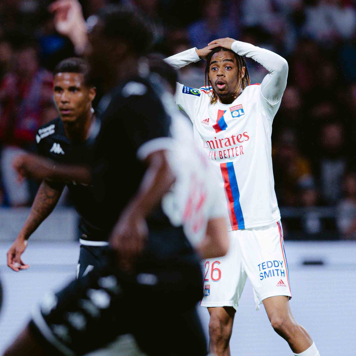 OL's tweet photo. 😱 Quand Rayan Cherki réussit sa roulette en pleine surface 🔴🔵

#OLASM 

📸 @lubodomo https://t.co/qCdJnjG3yq