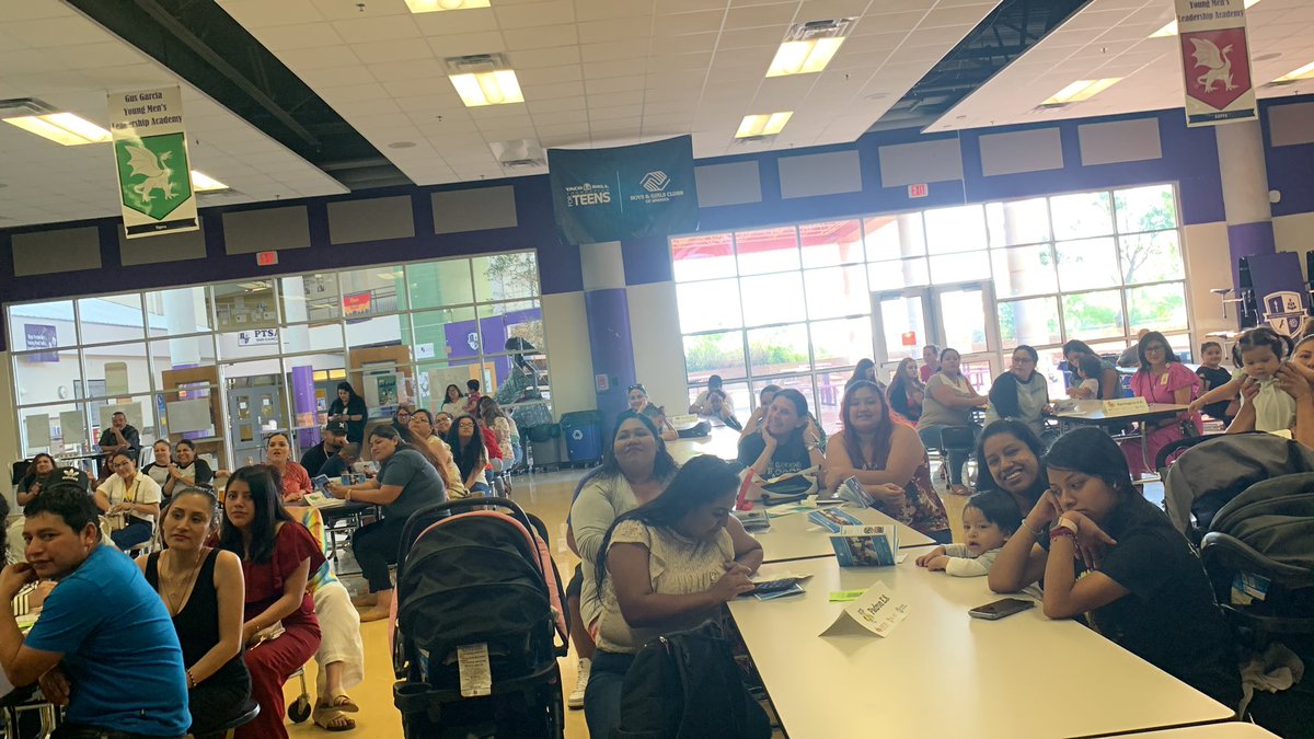 Gracias @ofeliaforaisd por acompañarnos esta tarde para compartir su historia. Con tantas barreras ella a logrado muchísimas cosas y ahora es miembro de la mesa directiva de @AustinISD. Gracias por ser un buen ejemplo para todos! #somosAISD #OrgulloAISD #Familias