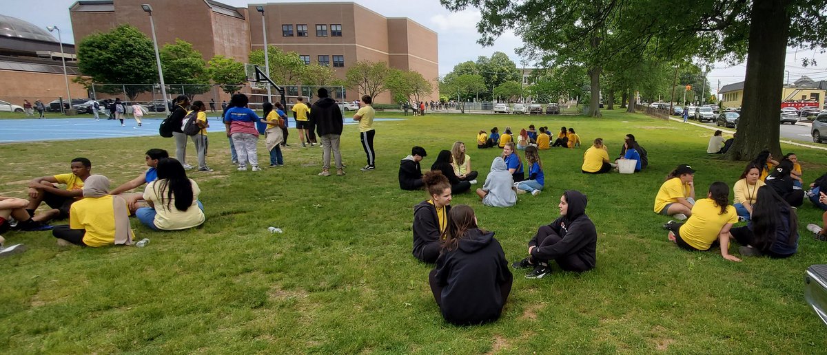 The Linden High School National Honor Society had a great time helping at the annual LINCS Walk a Thon! We raised $2,500 and a truck load of nonparishable items. <a href="/LEASSN/">Linden Ed Assn.</a> <a href="/RGT_EdD/">Rocco Tomazic</a> @LindenSchoolsNJ <a href="/NJEA/">NJEA</a> <a href="/LeaderNjea/">NJEA Teacher Leader Academy</a>