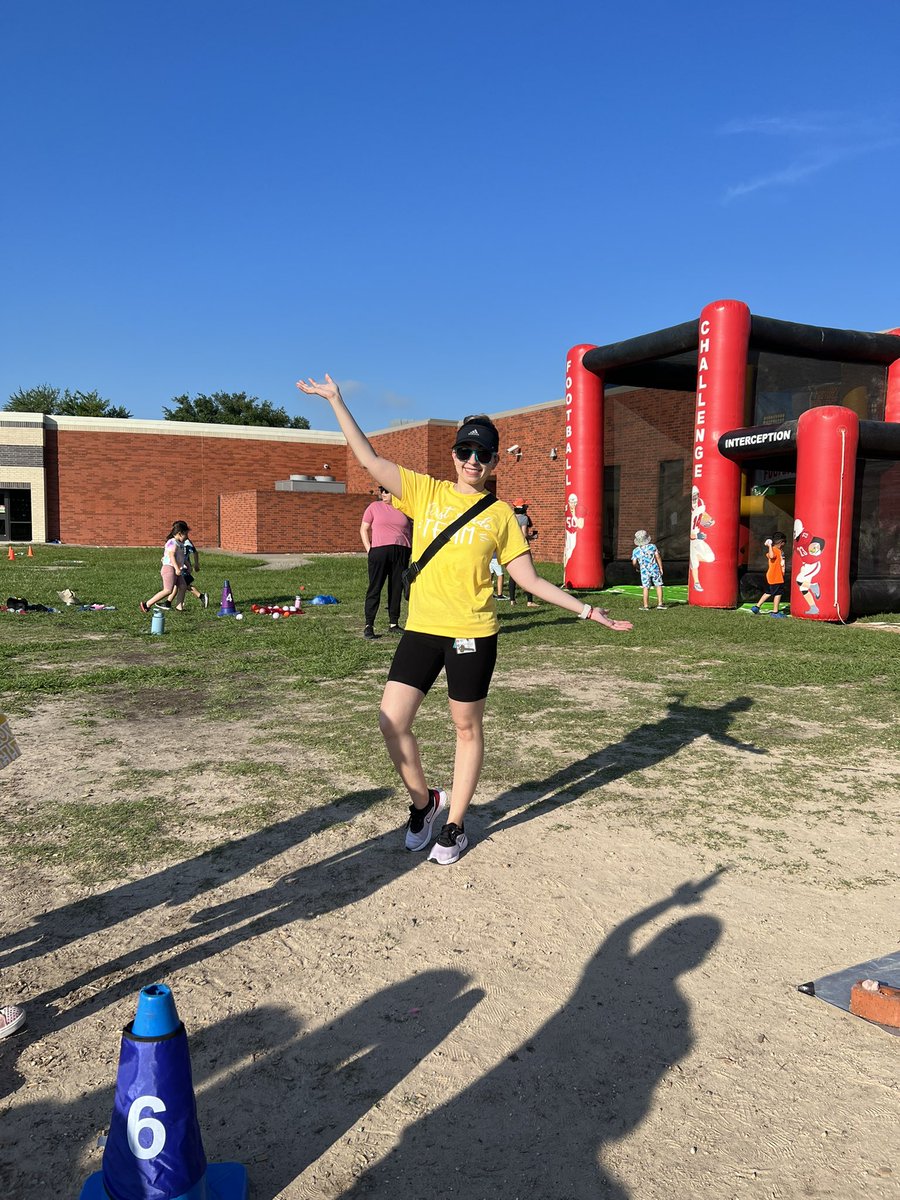 Martinezsv42's tweet photo. Fun in the sun!! #FieldDay #MySunshines @ElementarySmith https://t.co/XiHLjIJ4zg