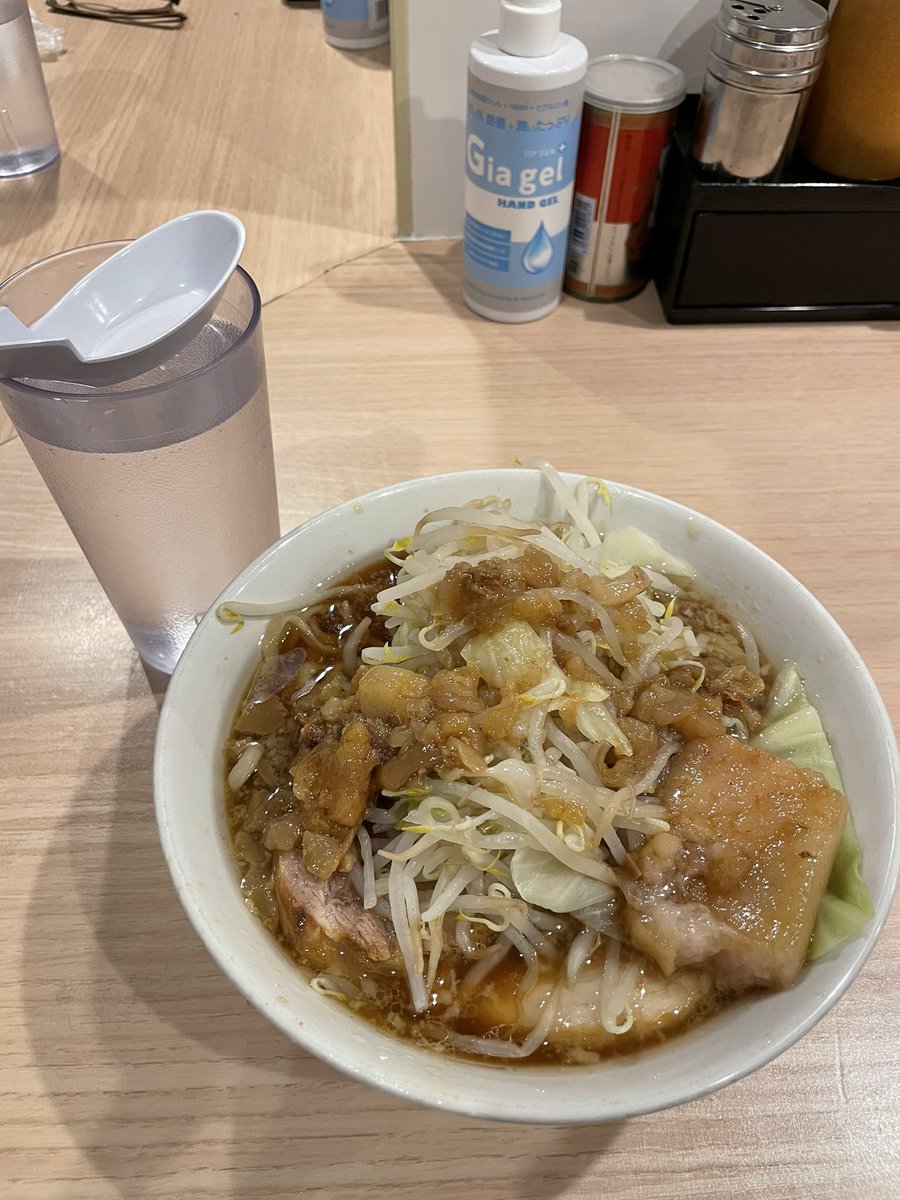 kuro_006's tweet photo. @YumeKataNara 今まで食べた中で1番美味しいラーメンでした！！
中毒性のある味が最高でした！！
ご馳走様でした！！
お元気で！！ https://t.co/1djT7YMZyv