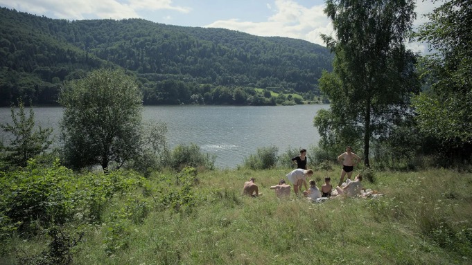 CANNES 2023: Incómoda, precisa en su fuera de campo, estudio magistral de la condición humana, sacudida a la zona de confort cinéfila... la Estricta Crítica Especializada ama la 'Zone of Interest' (2023) de Jonathan Glazer.
¿Palmarés?

#FilmTwitter 
#Cannes2023
#thezoneofinterest