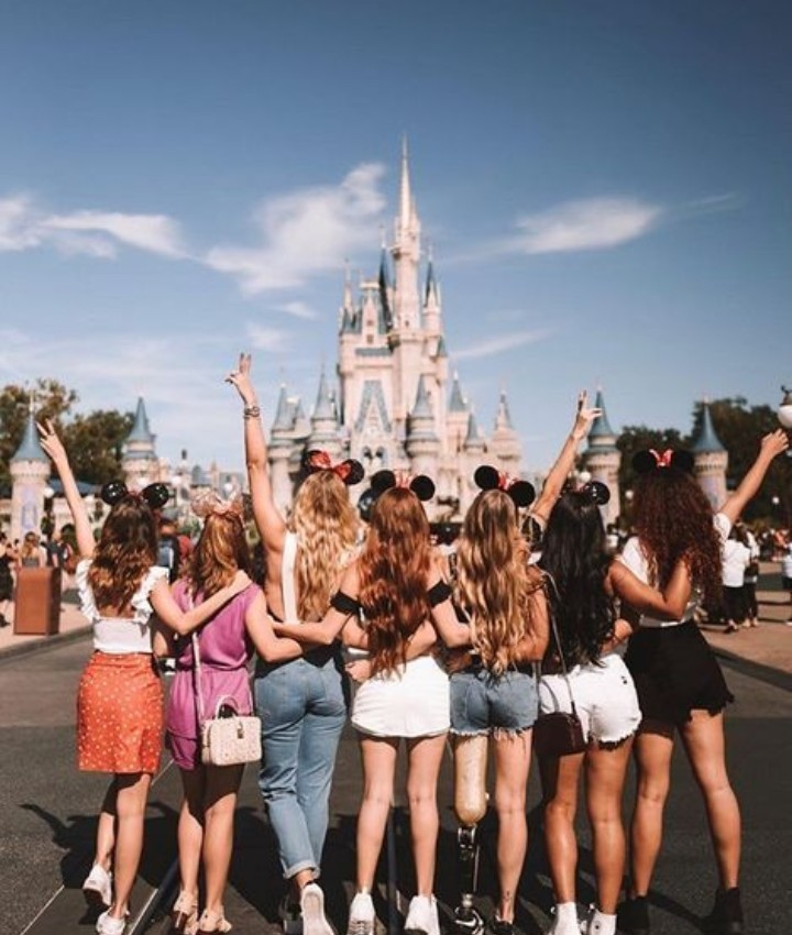 blueflowxrs's tweet photo. [🏰] . . . #RockstarsxDisneyland

Disfrutando de un maravilloso y espectacular día en Disney junto a la mejor compañía, mis hermosas Rockstars ¡Las amo bebés!✨🩷 https://t.co/wzii0Zj80N