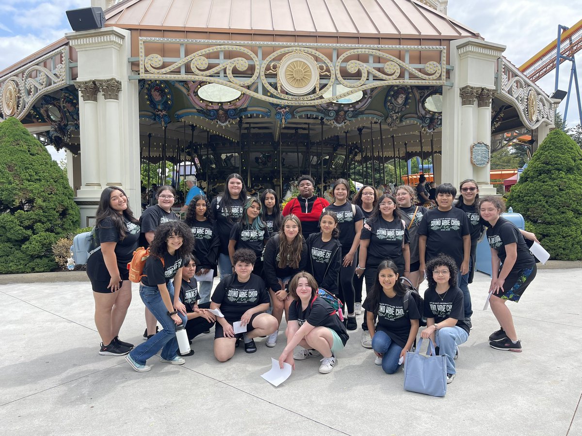 Sound Wave won 3rd place in their first competition! And 7th grader Samantha Griffin won a soloist award!! Congratulations to all! 🎶💚 #greenwaveproud