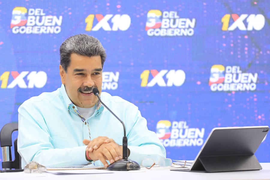 PresidencialVen's tweet photo. #EnVivo 📹 | "Es la hora de avanzar por el camino correcto. La Revolución Bolivariana tiene toda la capacidad para hacerse, rehacerse, renovarse y cambiar todo lo que tengamos que cambiar para ponerse en función de las necesidades populares", recalcó el Pdte. @NicolasMaduro https://t.co/momVi59U2E