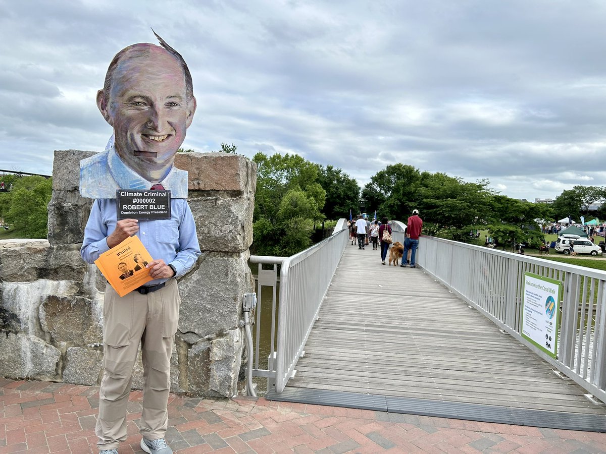 SierraClubVirg1's tweet photo. Look who came out to #RiverWreck. Bob “wrong way” Blue
@DominionEnergy is Virginia’s, biggest climate polluter, and in their latest long range plan revealed they want to blow up dirty carbon emissions by building three new #FrackedGas power plants. https://t.co/I3NOFGIG4I
