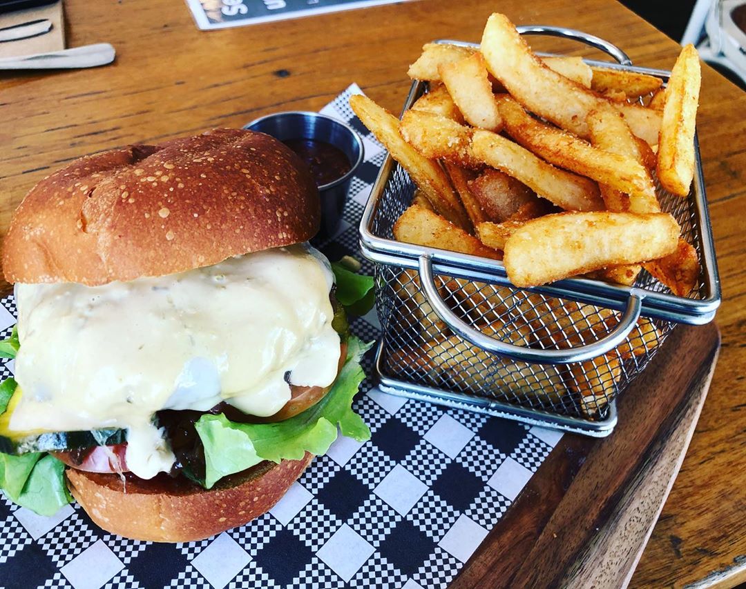 Looking for somewhere to go for lunch today - look no further - The Pig &amp; Pastry Petersham is OPEN

#pigandpastry #pigandpastrypetersham #sydneyburgers #burgersandchips #petersham #lunchtime #lifeinpetersham