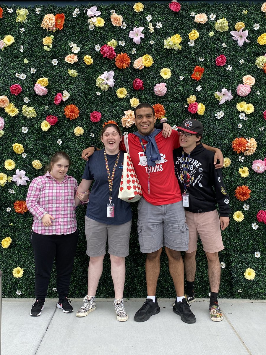 A very Fun last Friday! 
Lunch at Shake Shack &amp; ice cream at Jeni’s! 🍔🍦