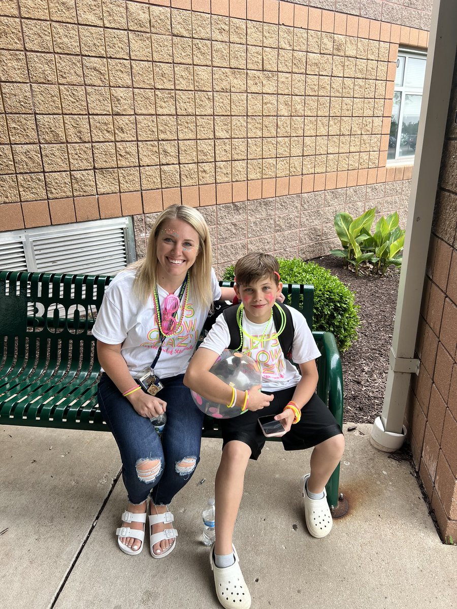 And that’s a wrap on the 5th grade glow party! 🎉