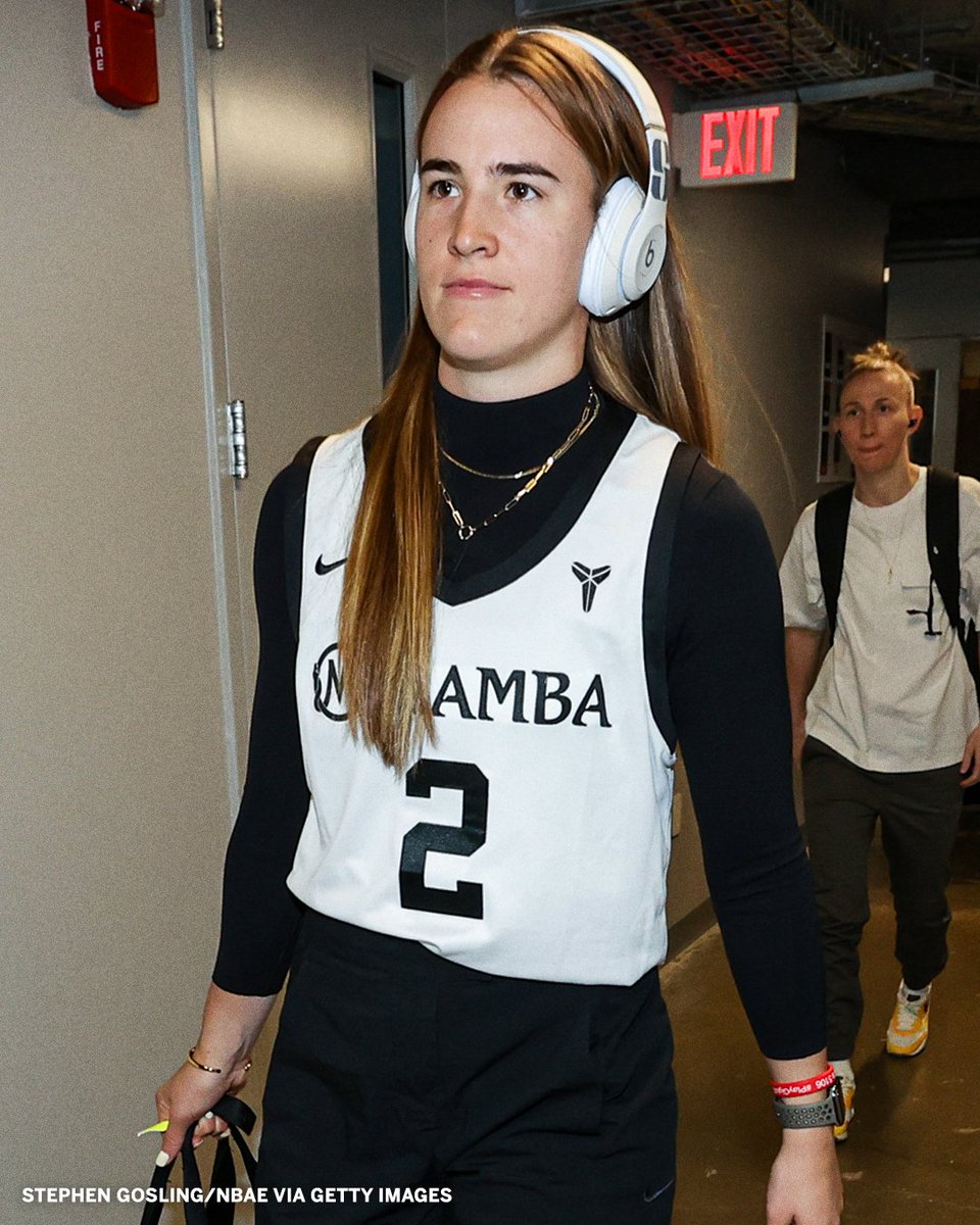 espnW's tweet image. Sabrina Ionescu pulled up in a Gigi Bryant jersey before the season opener ❤️