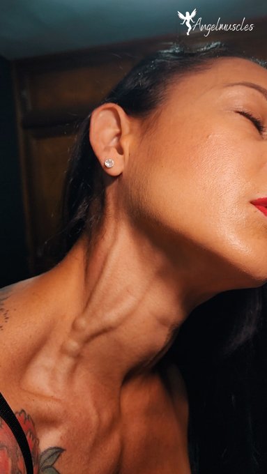 NECK VEINS LOVERS... A NEW VIDEO IS COMING SOON!  #NECKVEINS https://t.co/aakONldq1D https://t.co/WW<a href="/tag/neckveins"class="tags"><span>#neckveins</span></a>