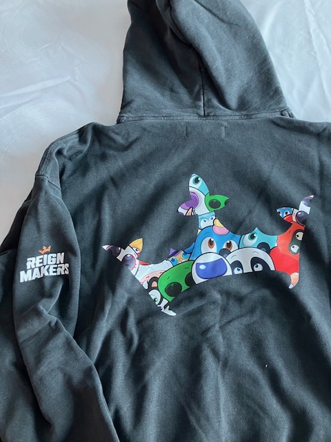 cindygallop's tweet photo. The swag game at @garyvee @veefriends @veecon  is strong. Thanks for the #reignmakers <cough> #DraftQueens hoodie, @mattkalish and Mike Hermalyn @draftkings @DKSportsbook ! #VeeCon #CindyGoesToIndy https://t.co/udPosc6PZS