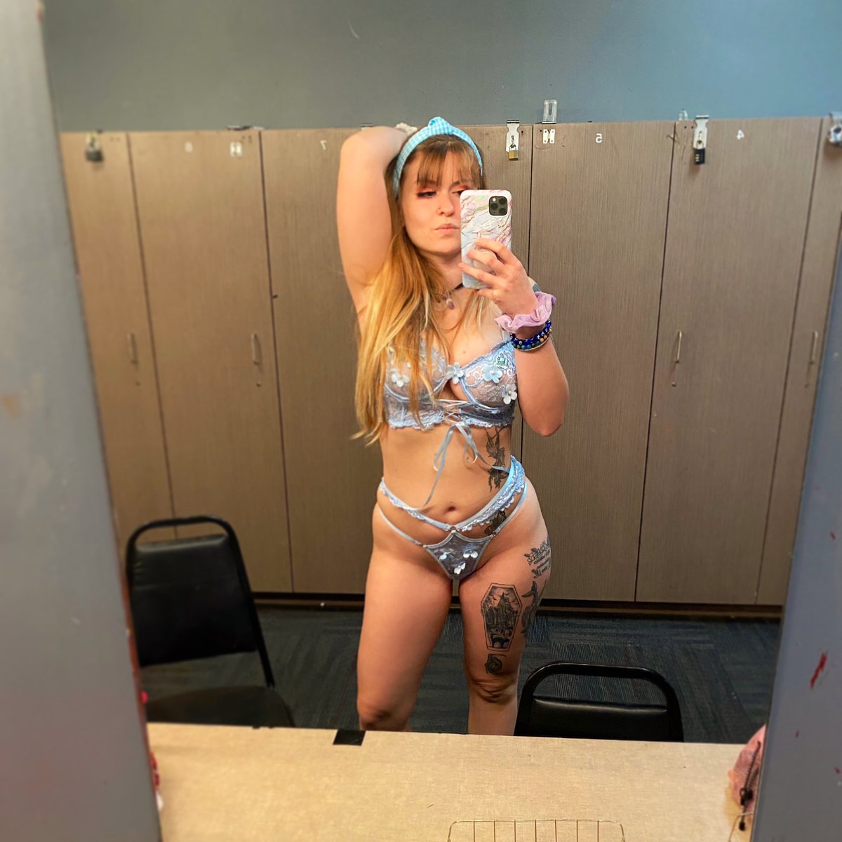 Club is slow but at least I look cuutteee 🧊🫐💦🐳🦋 #stripper #stripdance #stripclub #stripperlife #stripperpole #stripperoutfits #moneyflow #girlswithtattoos #girlswholikegirls #onlyfans #fansonly