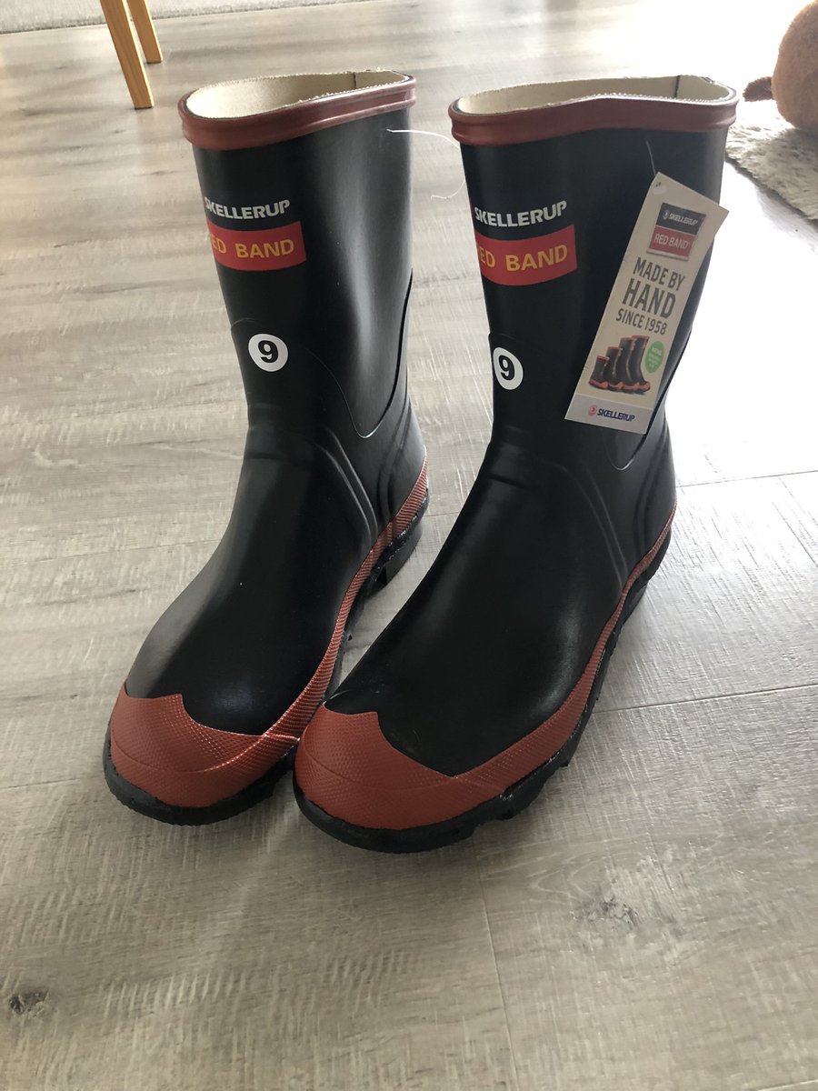 tiggerse17's tweet photo. Living the dream #redbands #wellies #goodlife #rural https://t.co/L6ZHuYrUrI
