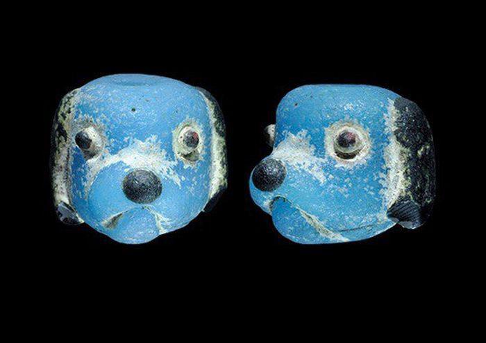 Egyptian or Phoenician glass dog head bead. 6th-4th Century BCE