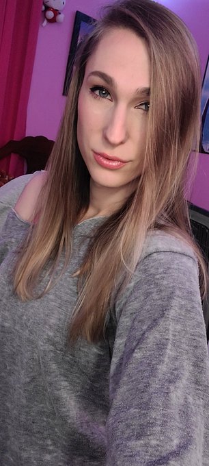 I'm live on https://t.co/5nfZ1Awz6C https://t.co/r9xLvw39zr