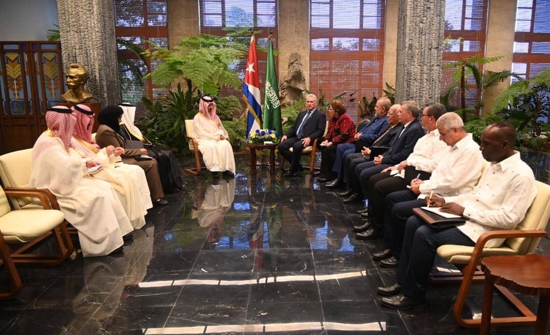 DiazCanelB: Me reuní con el ministro de Turismo del Reino de Arabia Saudita, Ahmed Aqeel Al Khateeb. Constatamos voluntad de continuar trabajando para el fortalecimiento de las relaciones bilaterales, en particular los nexos económicos, comerciales y de …