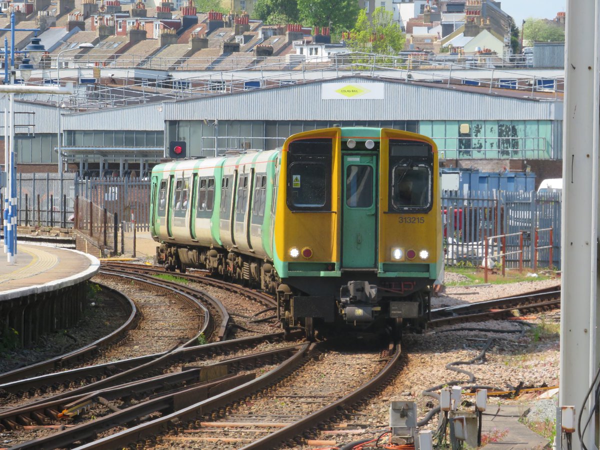 MrTransportGuyy's tweet image. As the last 313 readies up to depart on its final passenger service, it’s farewell to the oldest running mainline train in the UK, with over 45 years of service. Serving the likes of the Hertfordshire, London and the South Coast. #Class313